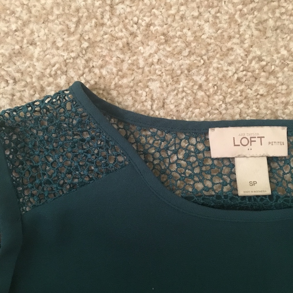 Loft sleeveless top, true fit must be regular S
